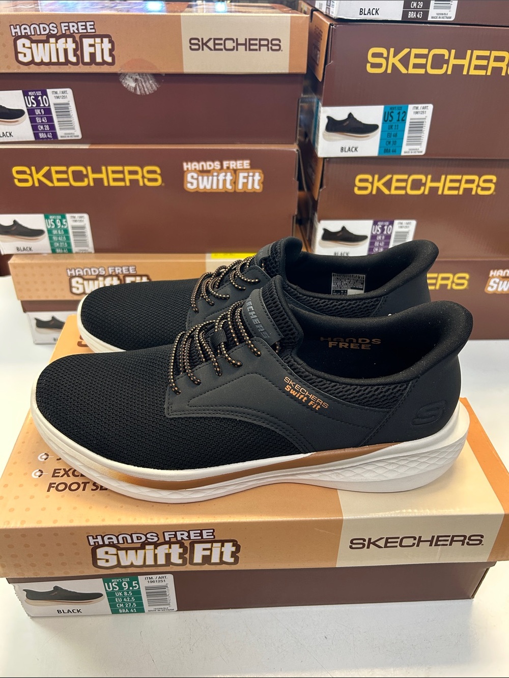 Skechers Men's Size 9.5 Black and Brown Swift Fit Slip-On Sneakers 0490